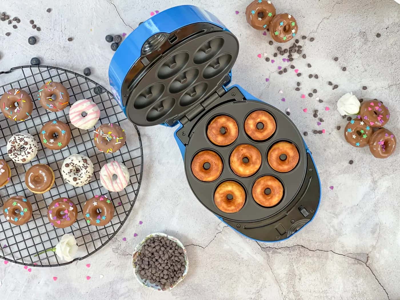 המולטיקייק המקורי פתוח עם דונאטס אפויים